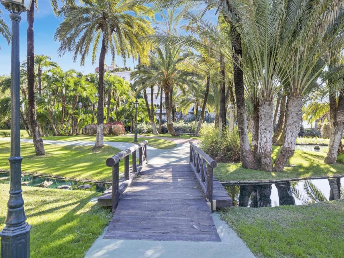 Apartamento de 2 dormitorios en Playas del Duque Marbella Exterior foto